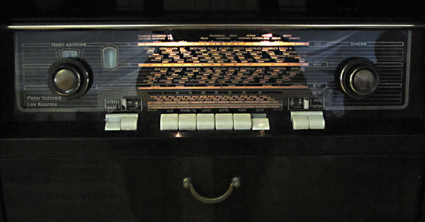 Röhrenradio mit Beromünster und magischem Auge Röhrenradio mit Beromünster und magischem Auge